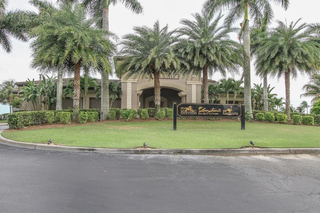 Free Golf! Stay, Play, Work From Luxury 2bdr Den 1st Floor In Lely Golf North Naples