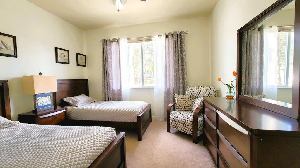 Free Golf! Stay, Play, Work From Luxury 2bdr Den 1st Floor In Lely Golf * North Naples