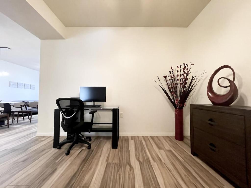 Free Golf! Stay, Play, Work From Luxury 2bdr Den 1st Floor In Lely Golf Apartamento